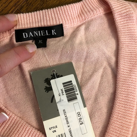 NEW Daniel K v-neck sweater - Picture 2 of 4